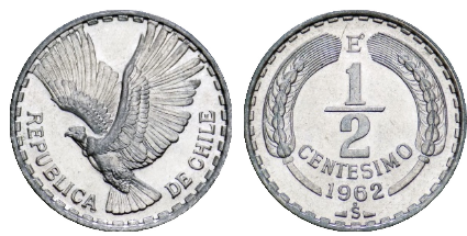 Anverso y reverso de la moneda de medio centésimo de 1962 con un cóndor en vuelo