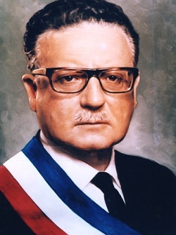 Retrato fotográfico de Salvador Allende Gossens